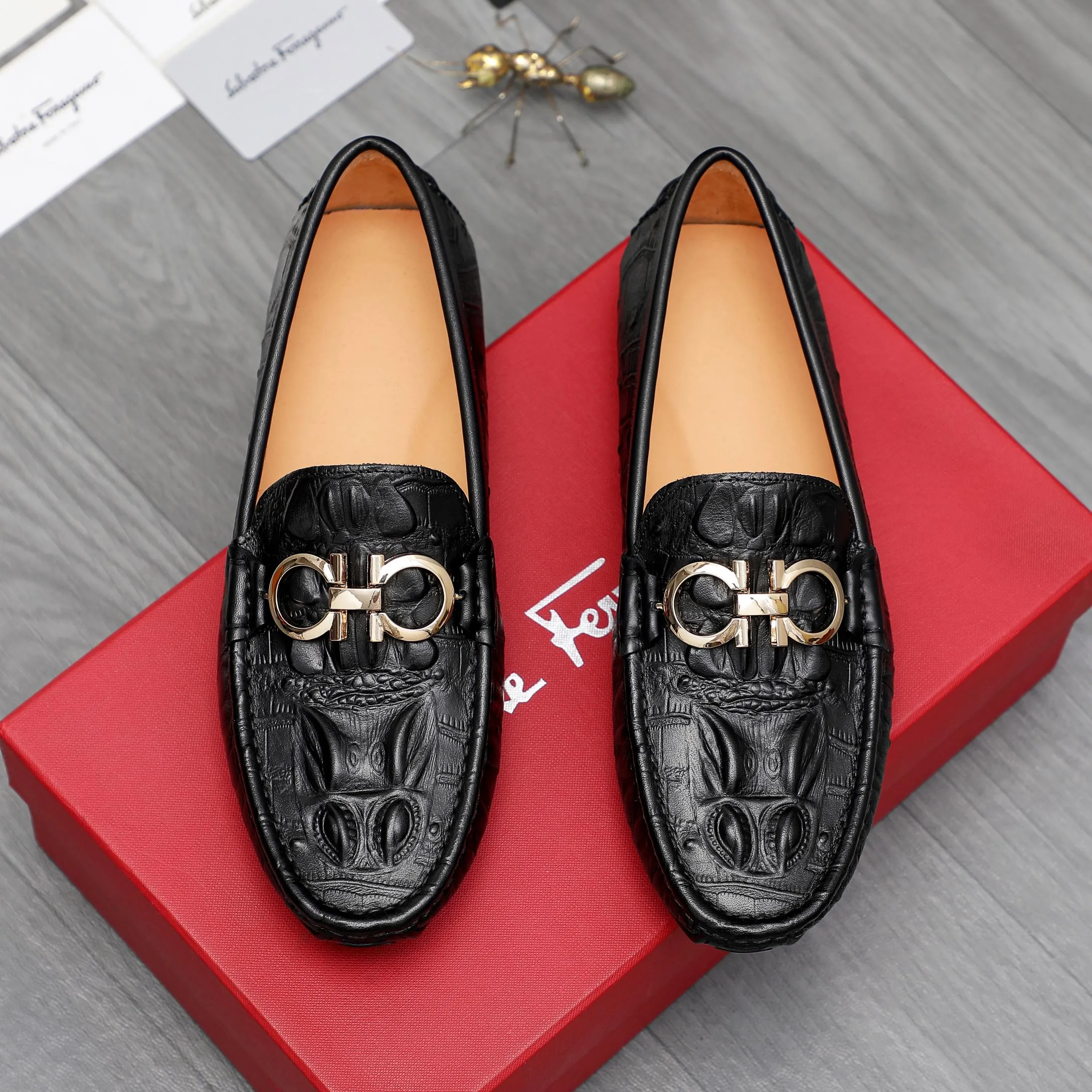 Men's shoes 💰380 Product trademark: Ferragamo "Ferragamo" casual slip-on shoes Regular size: 38-45 (45. Customized, non-returnable) Product materials: Selected crocodile pattern cowhide upper, pigskin lining, rubber outsole